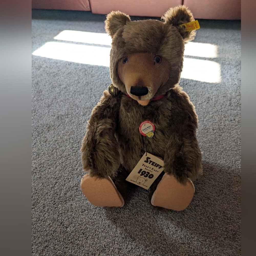 Vintage Steiff Bear With Tags